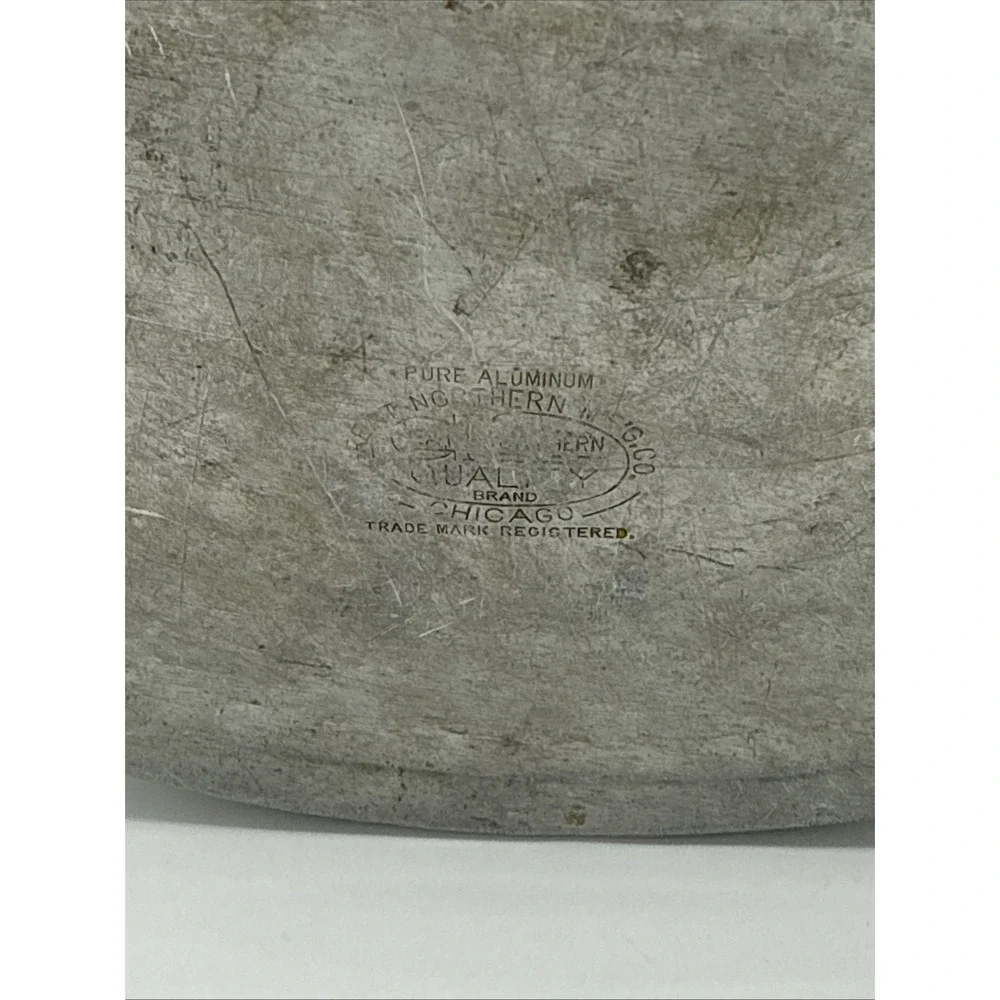 VINTAGE  MINERS LUNCH PAIL W / LID OVAL   802-M